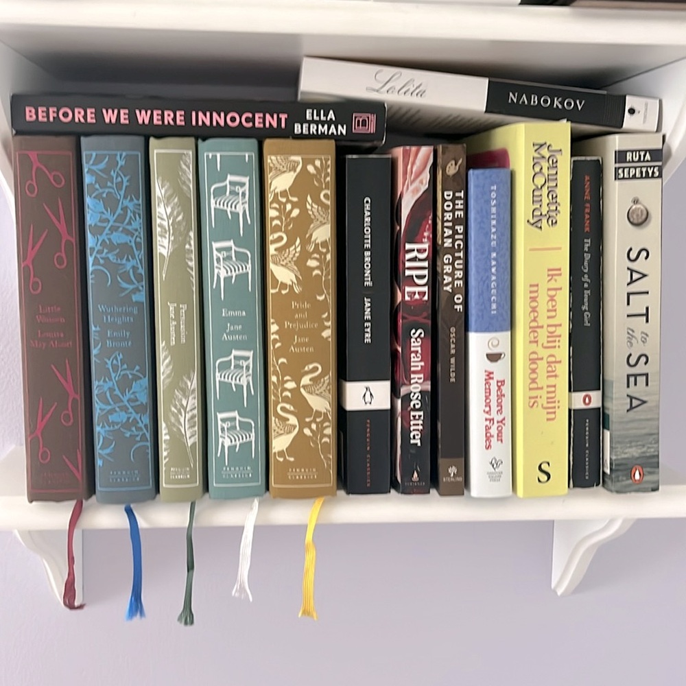 BOOKS! 📖 - Picture 2 of 4